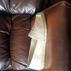 Tory Burch size 7 ivory color shoes